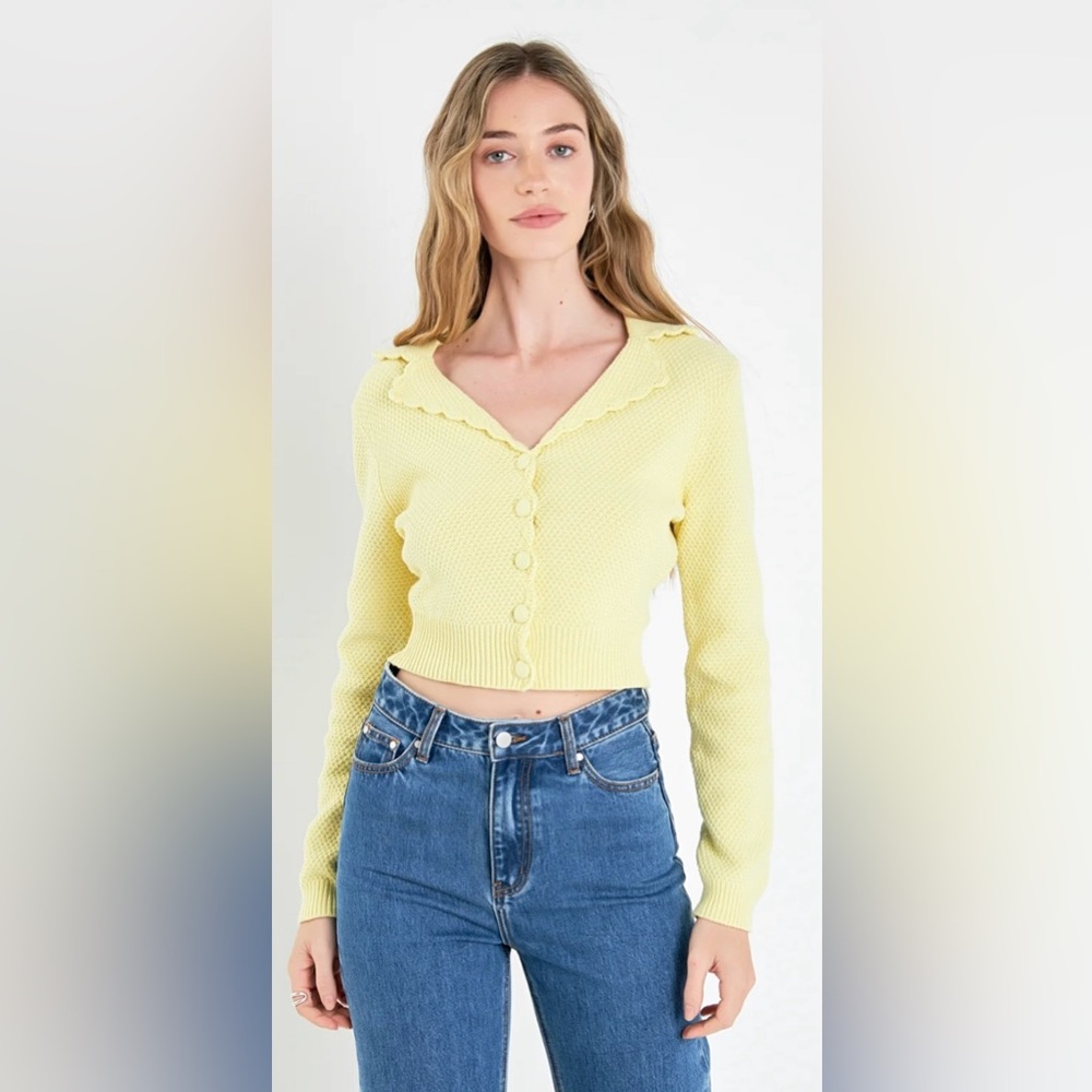 English factory ￼SCALLOP EDGE CROPPED
CARDIGAN